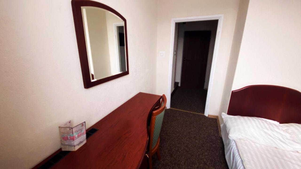 Dom Turysty Sanok Aparthotel Exterior photo