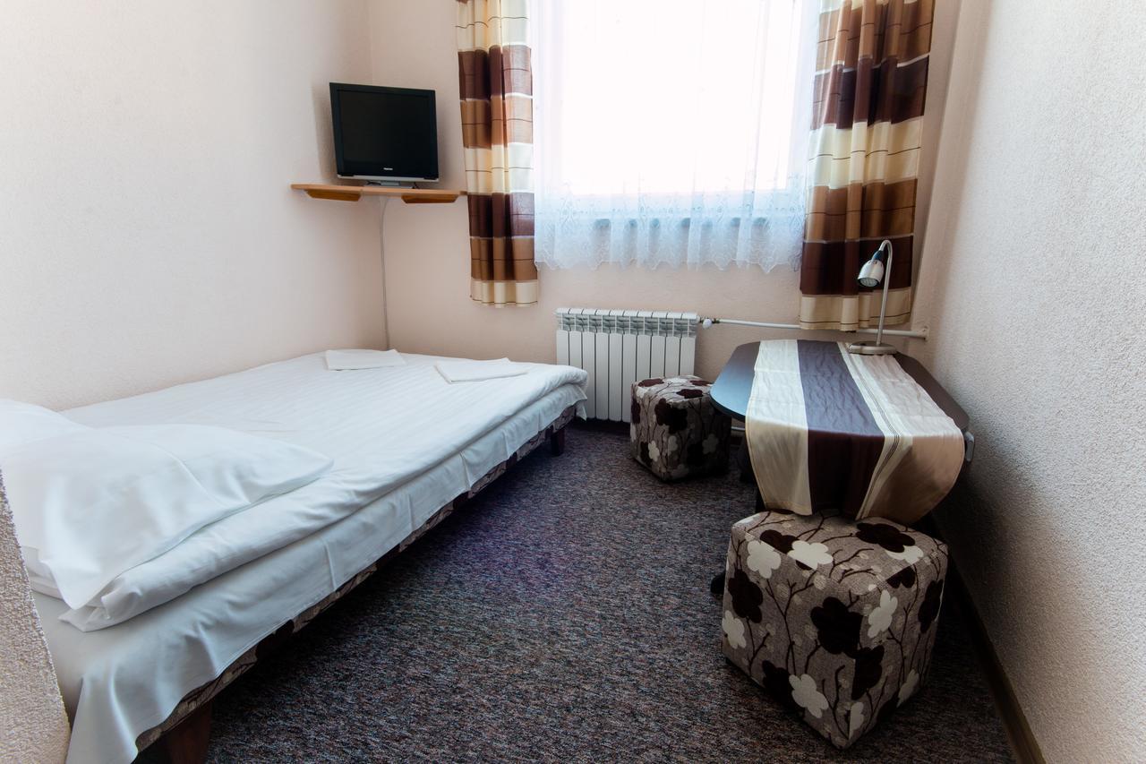 Dom Turysty Sanok Aparthotel Exterior photo