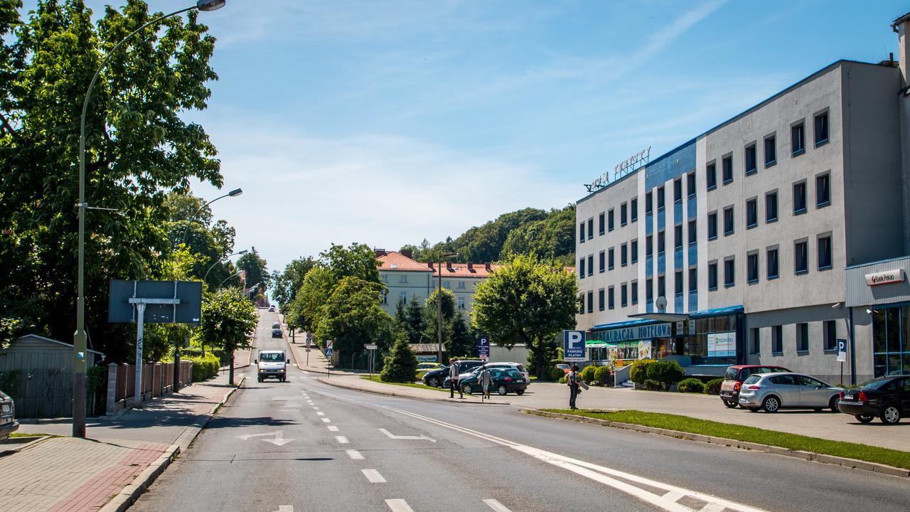 Dom Turysty Sanok Aparthotel Exterior photo